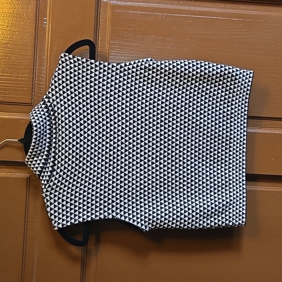 Zara-Blk/white knit turtle neck sleeveless short top Sz M - Picture 4 of 4